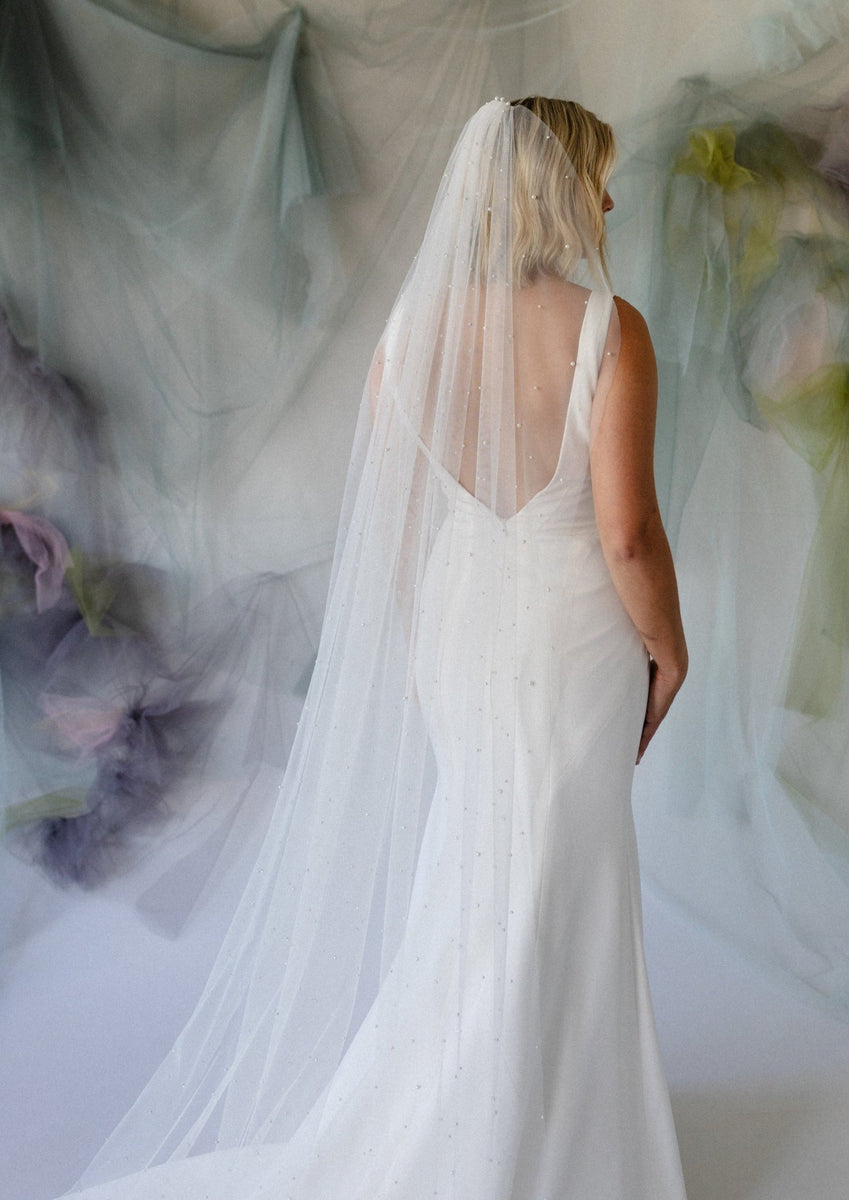Studded Pearl Veil – Carol Hannah display picture 3