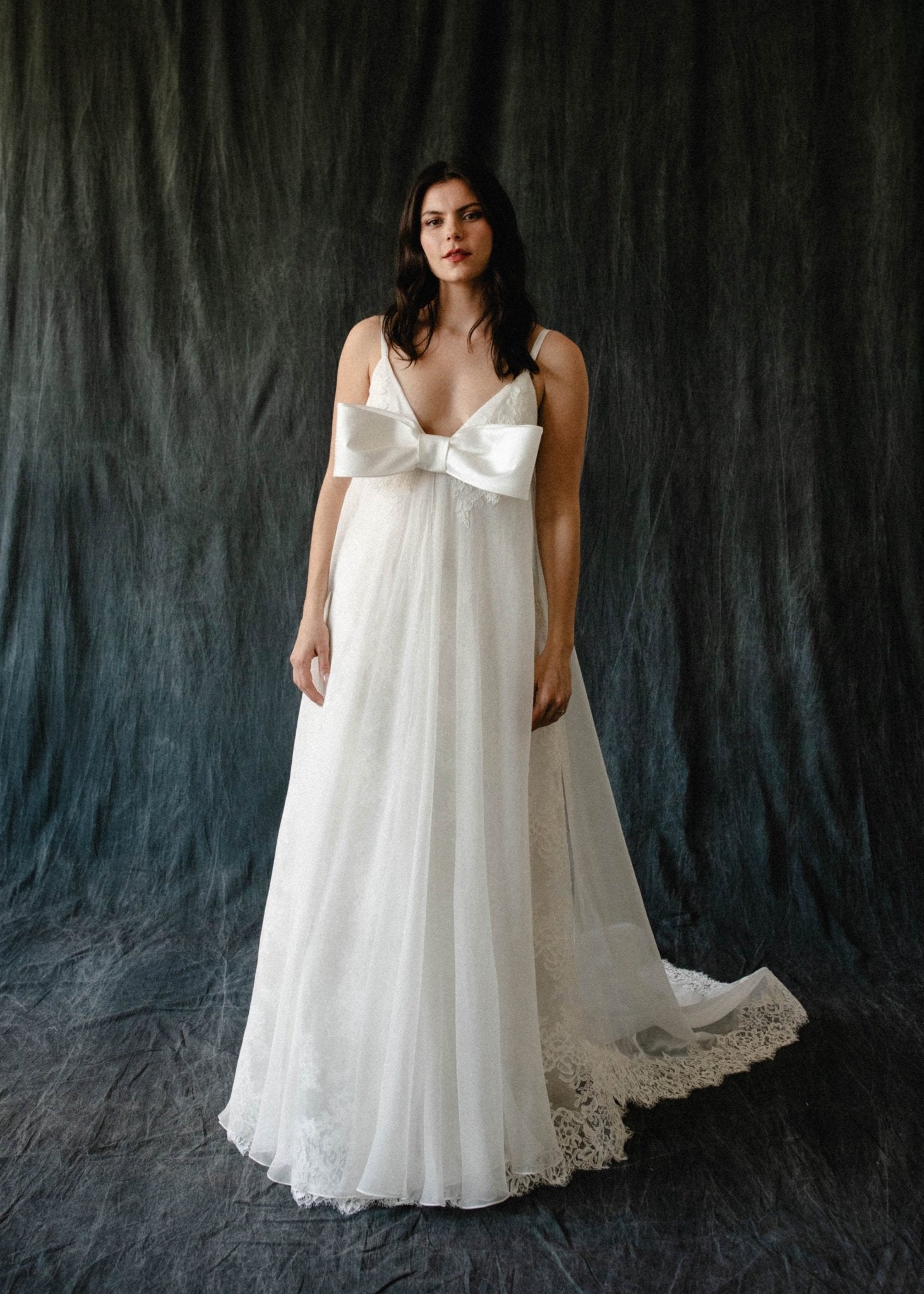 fitted corset dress La Divine J4055 A thigh high slit VERA WANG HAUTE WEDDING Size:Extra Large wholesome dress