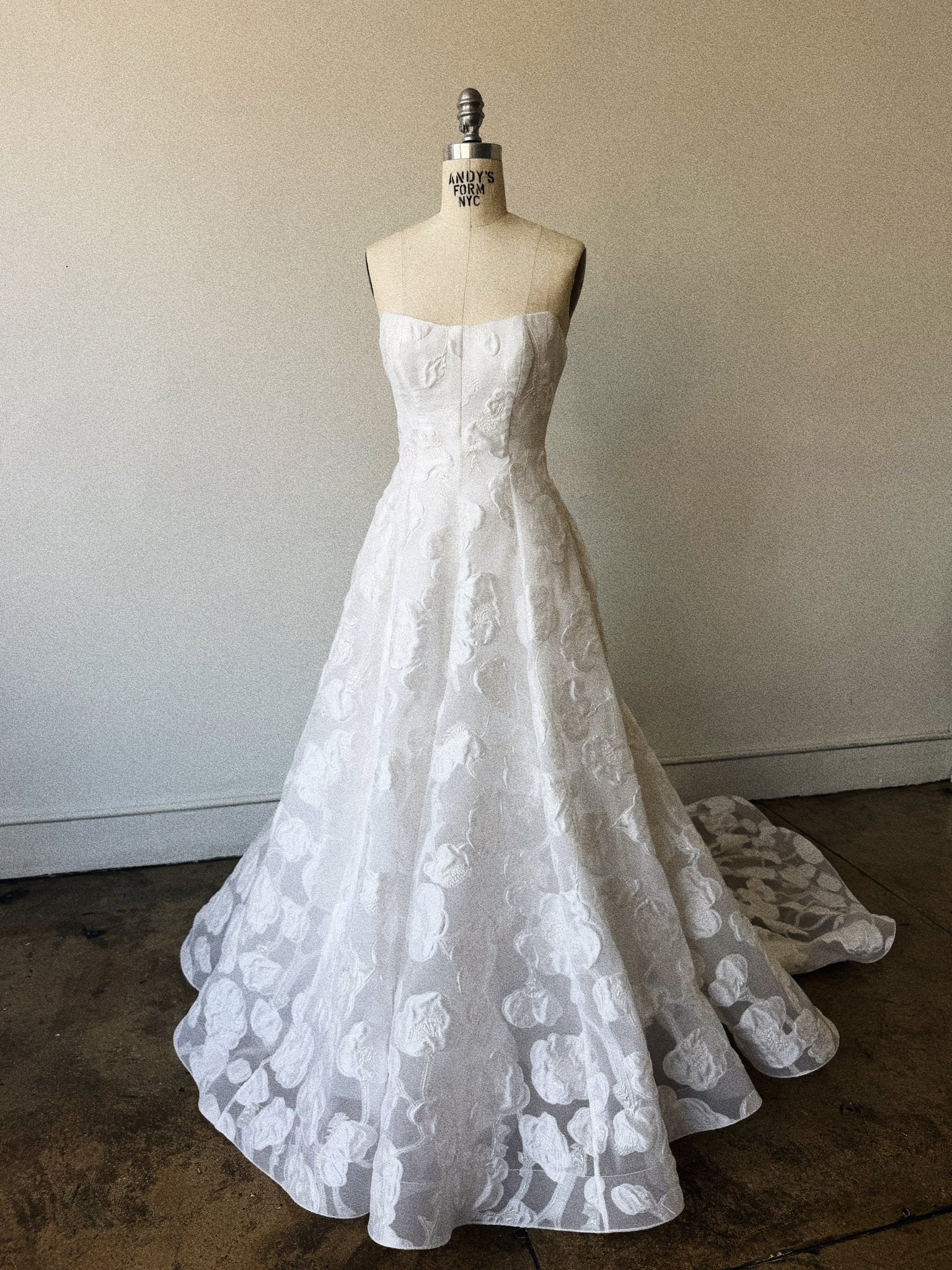 carol hannah bridesmaid dresses Wedding and bridal gown collection by Pants size:29W / XS / 44 EUR Perfect for bridal parties. sku_349157 WATCHING Devil in a