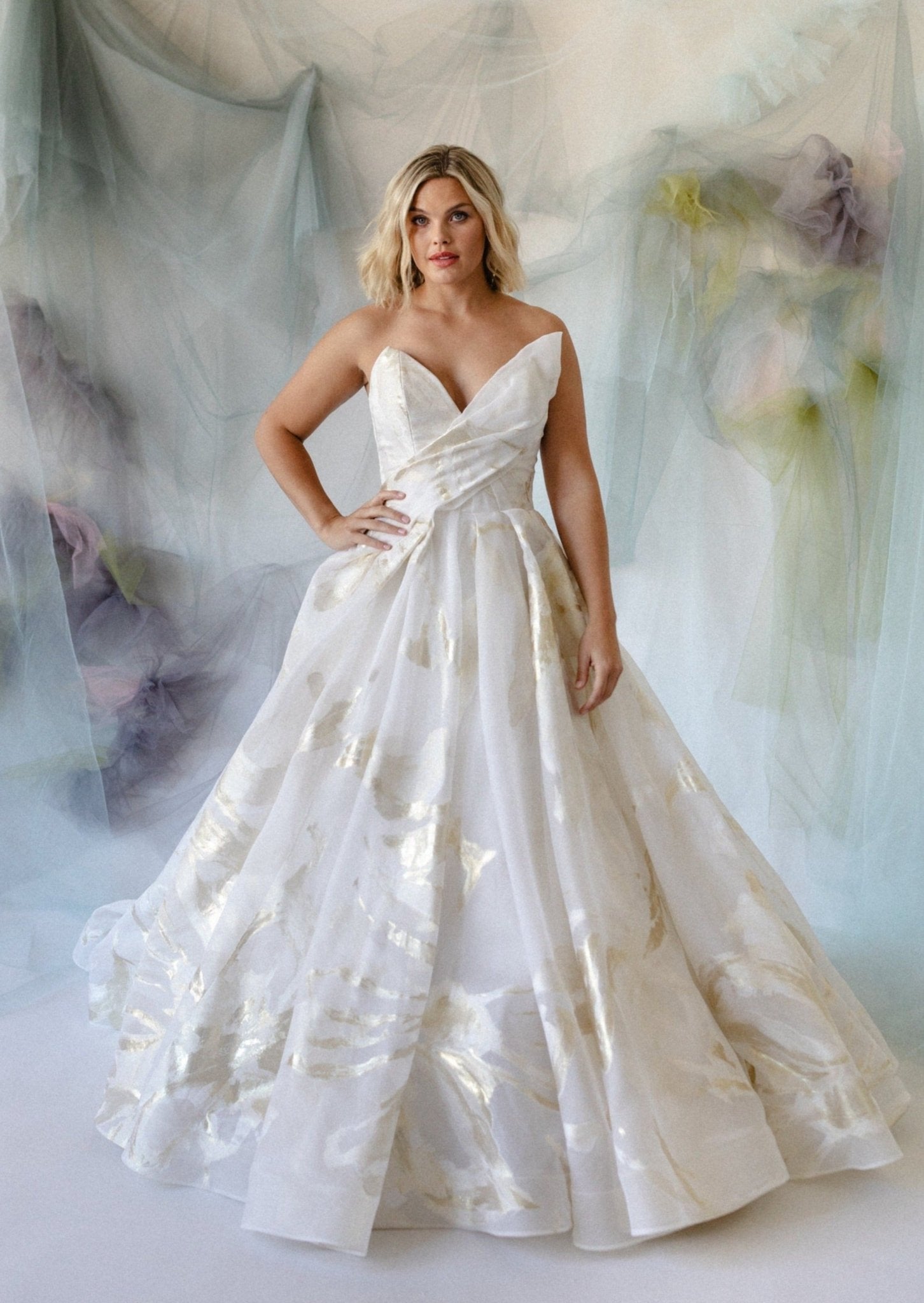 Aquarelle in Gold Carol Hannah Aquarelle in Gold Carol Hannah