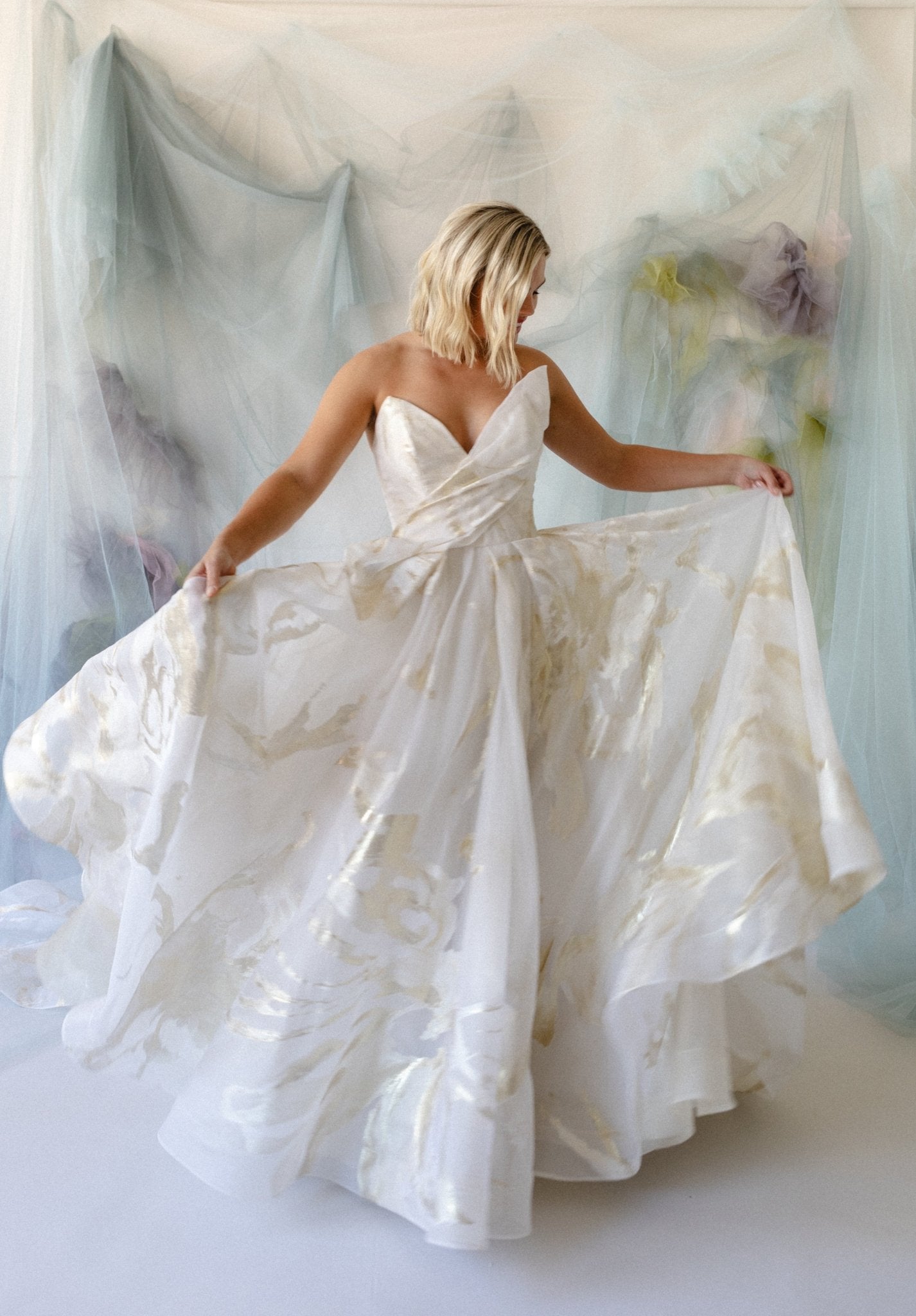 Aquarelle in Gold Carol Hannah Aquarelle in Gold Carol Hannah